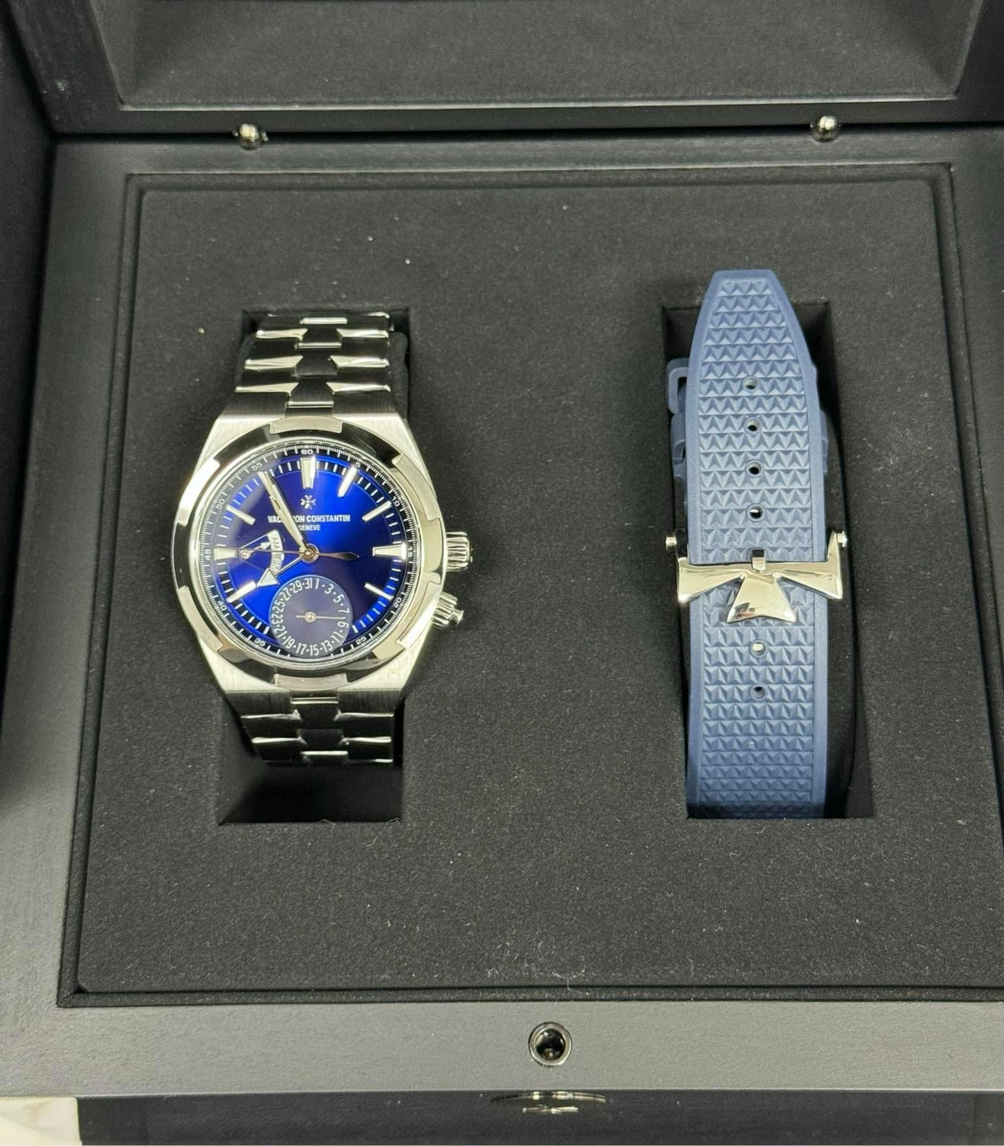 2023 Vacheron Constantin Overseas Dual Time - Complete Set